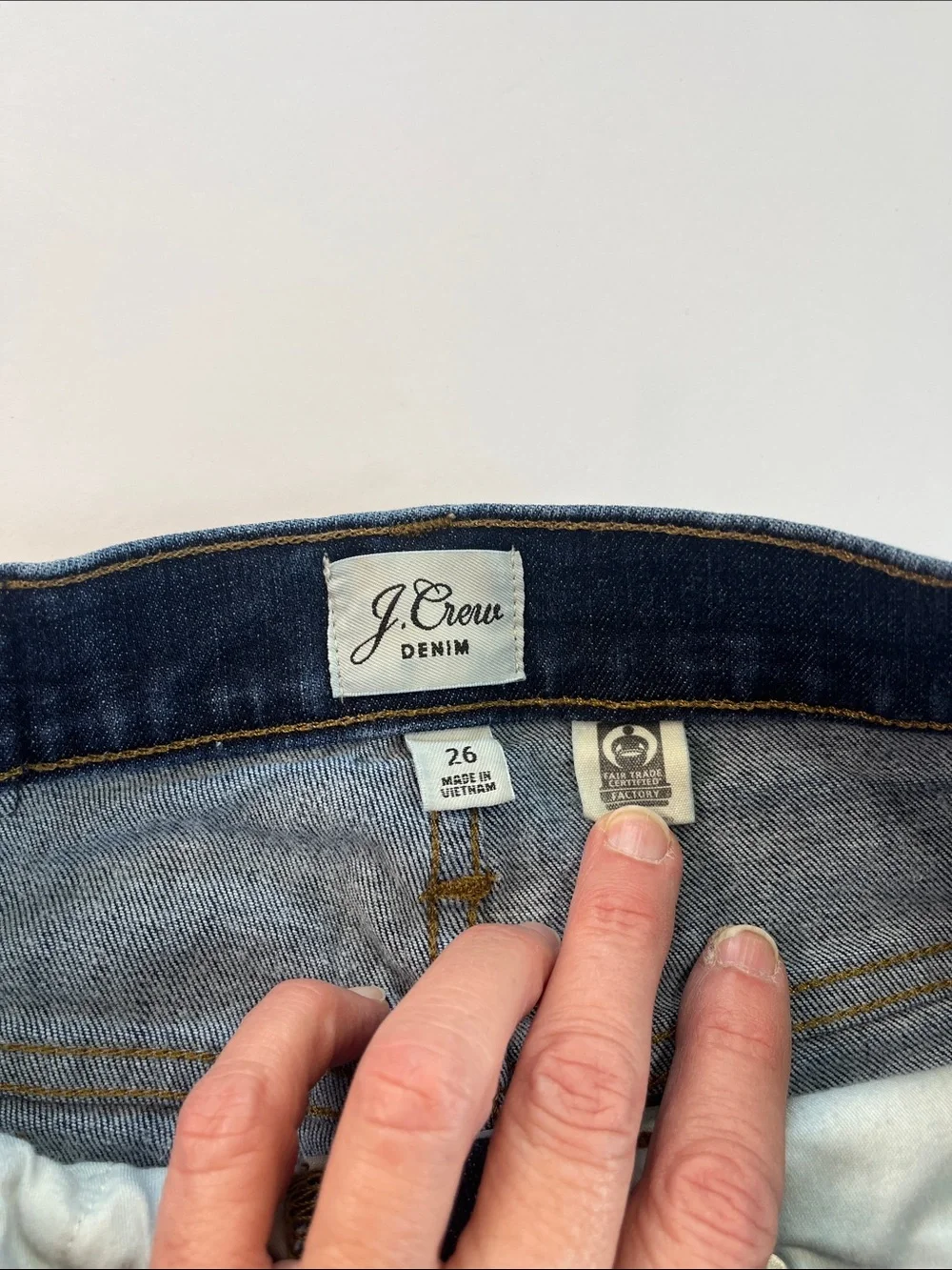 J Crew Women’s Classic Mid-Rise Dark Blue Denim Jeans Sz 26